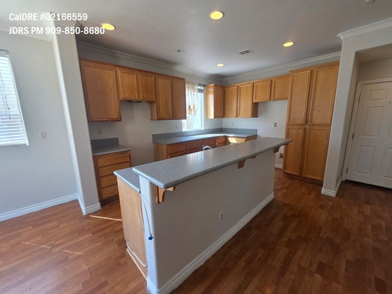 16080 Edgewater Ln - Photo 2 of 19