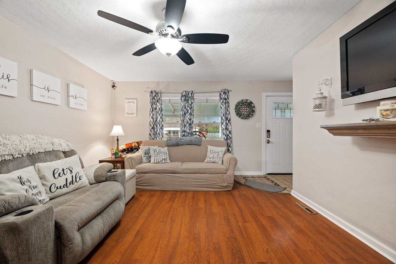 1061 Saint Julian Dr - Photo 7 of 35