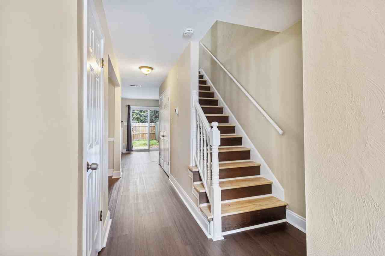 312 Seeman Ct - Photo 4 of 31