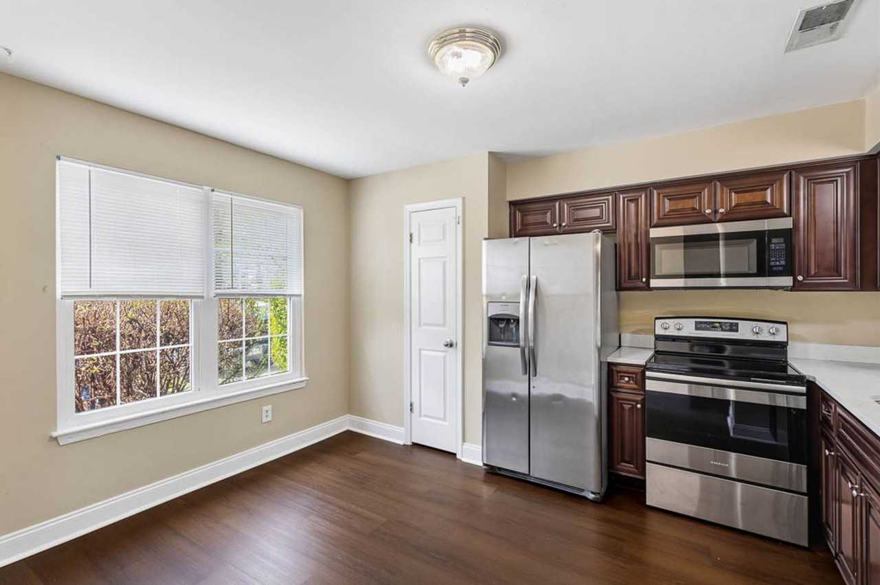 312 Seeman Ct - Photo 5 of 31