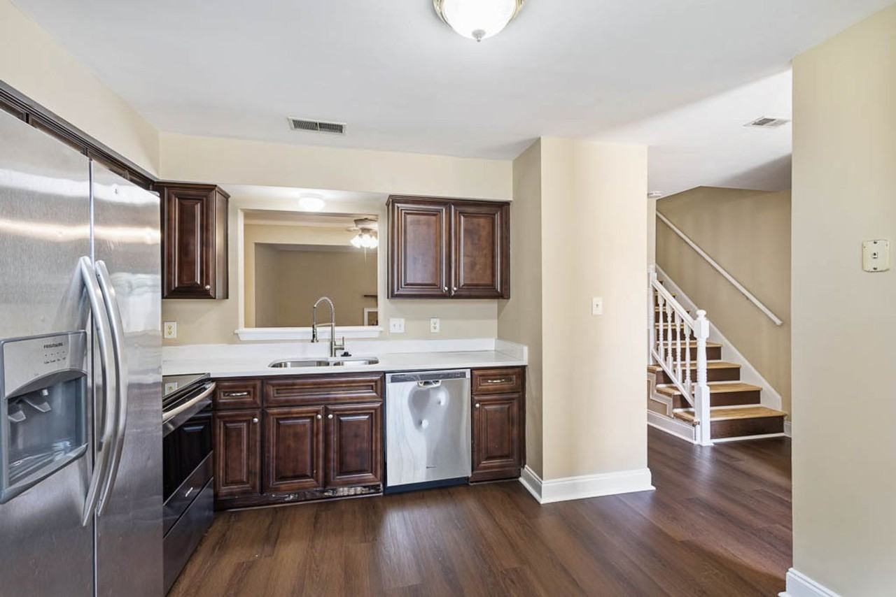 312 Seeman Ct - Photo 7 of 31