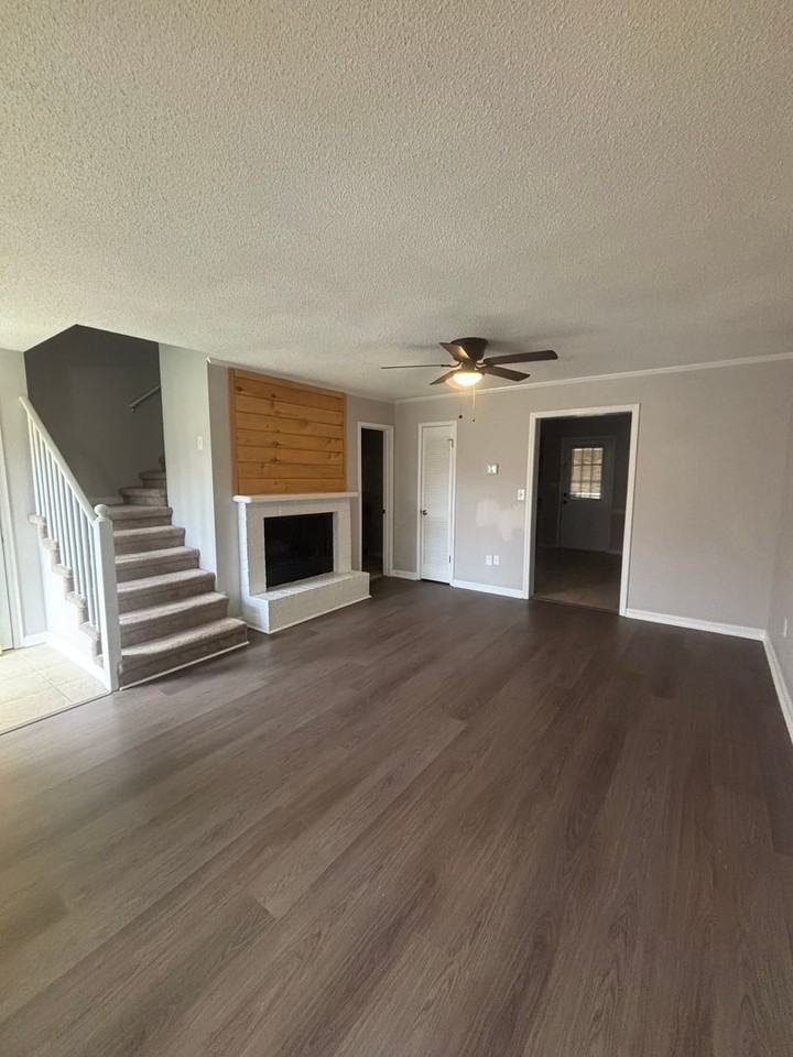 11568 Jade Ln Se - Photo 2 of 11