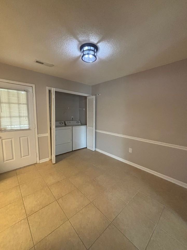 11568 Jade Ln Se - Photo 3 of 11