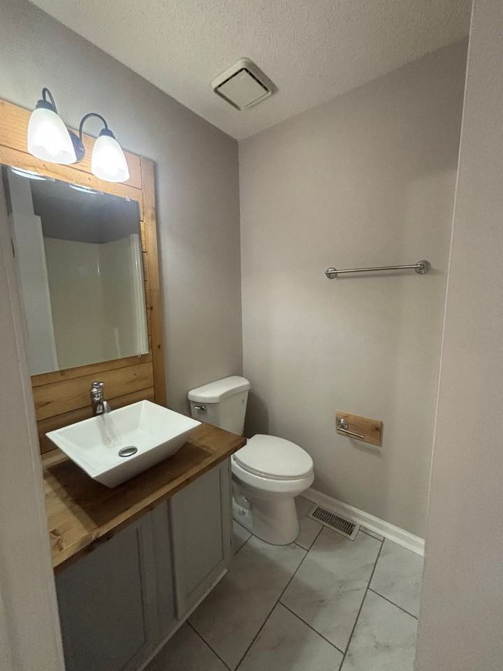 11568 Jade Ln Se - Photo 6 of 11