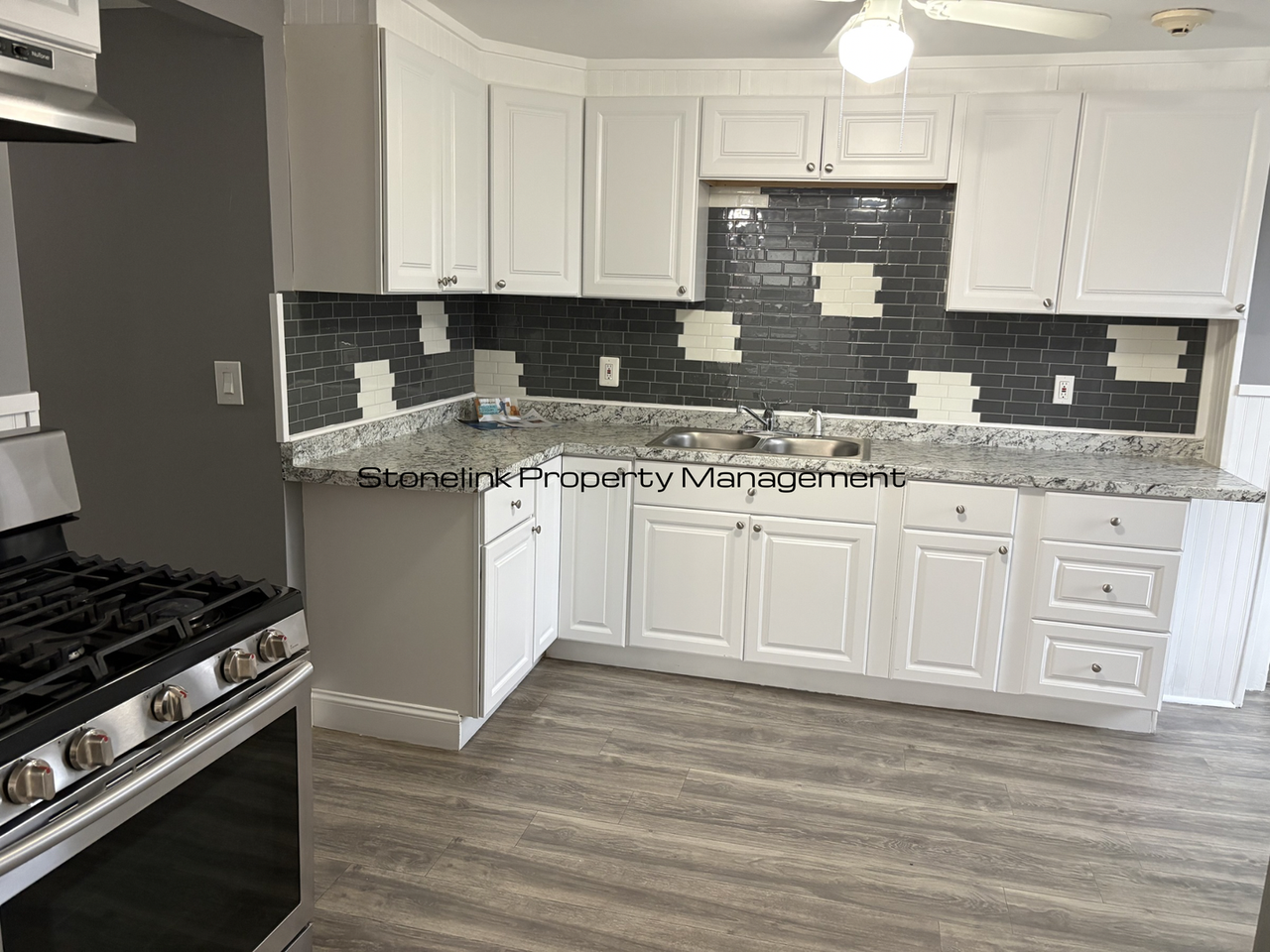 315 East School Street - Photo 2 of 24