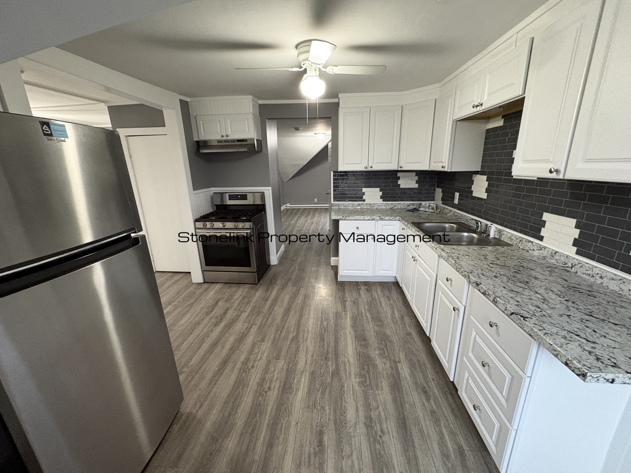 315 East School Street - Photo 3 of 24