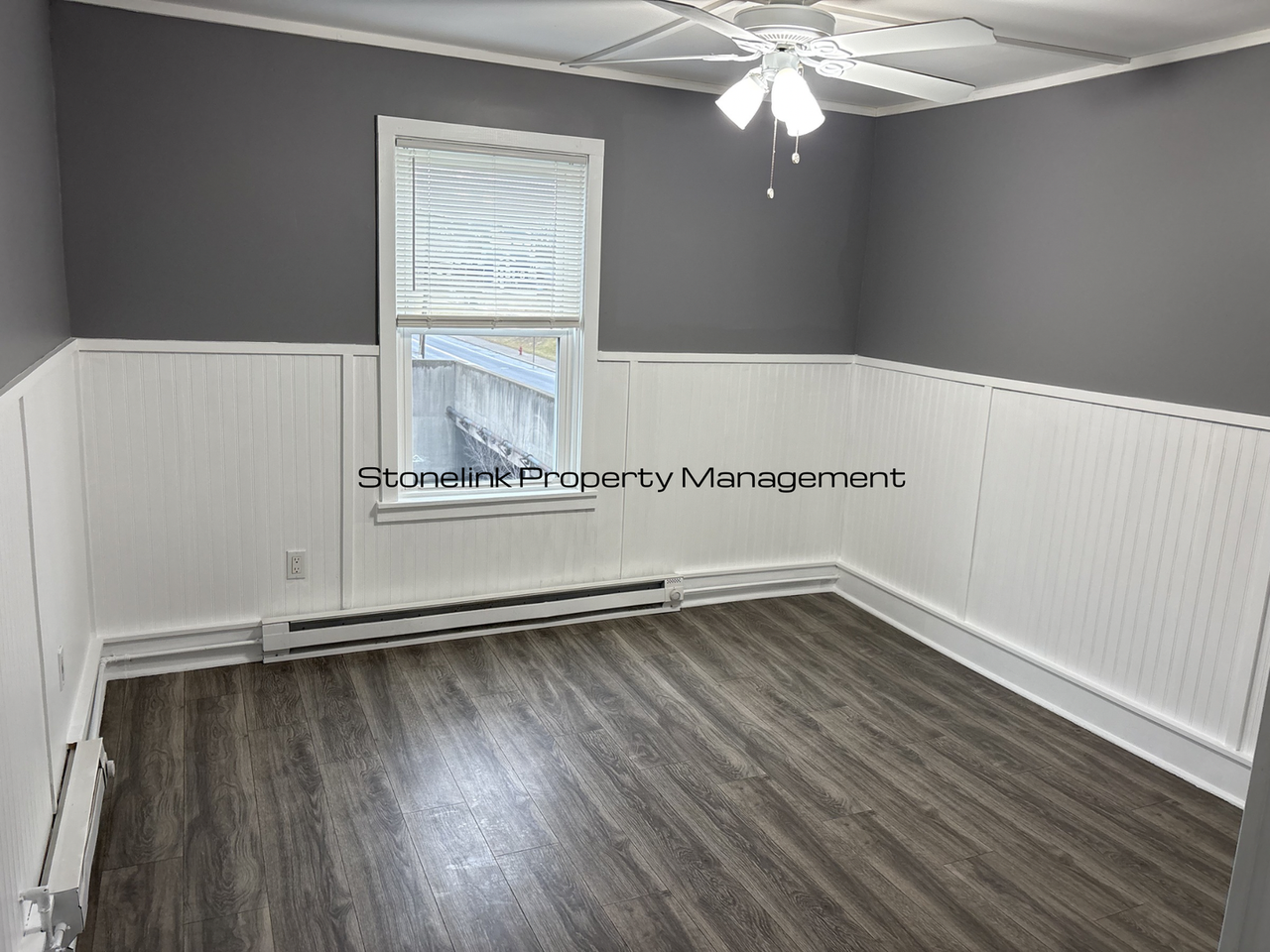 315 East School Street - Photo 4 of 24