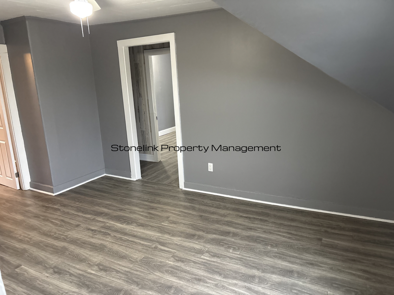 315 East School Street - Photo 5 of 24