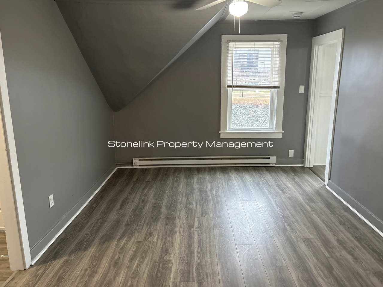 315 East School Street - Photo 6 of 24