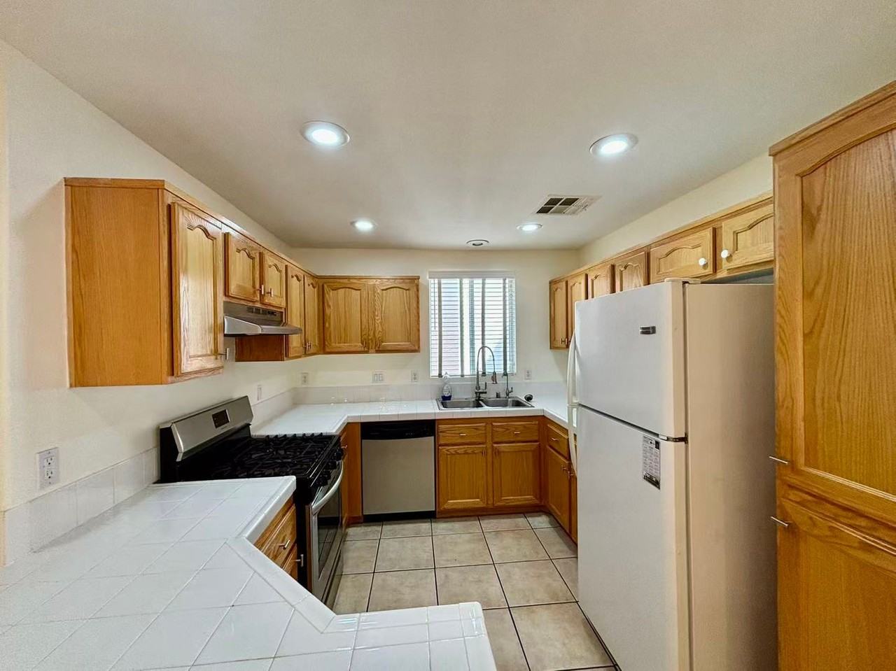 7301 Bindweed Rd - Photo 3 of 18