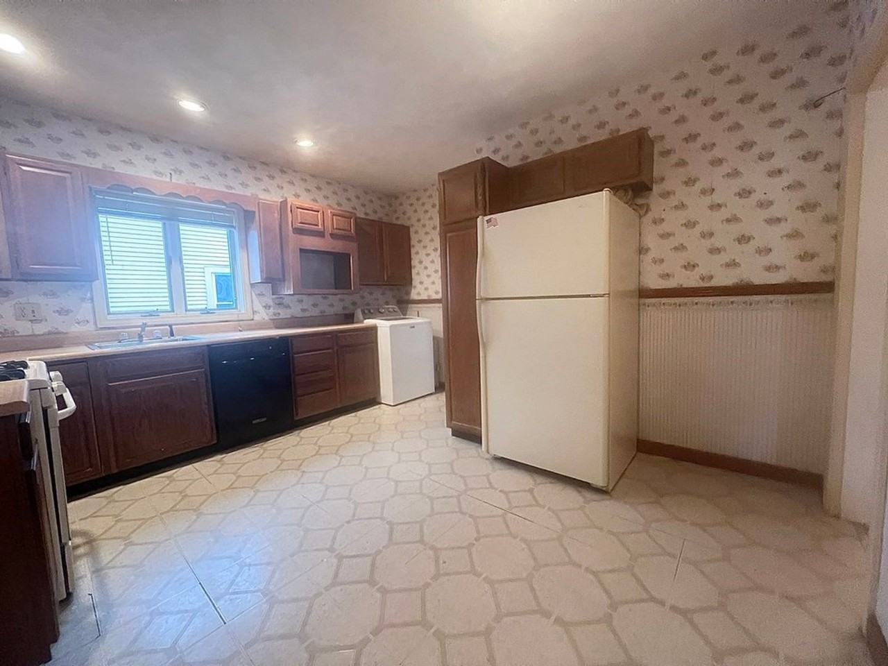 62 Union St - Photo 2 of 18