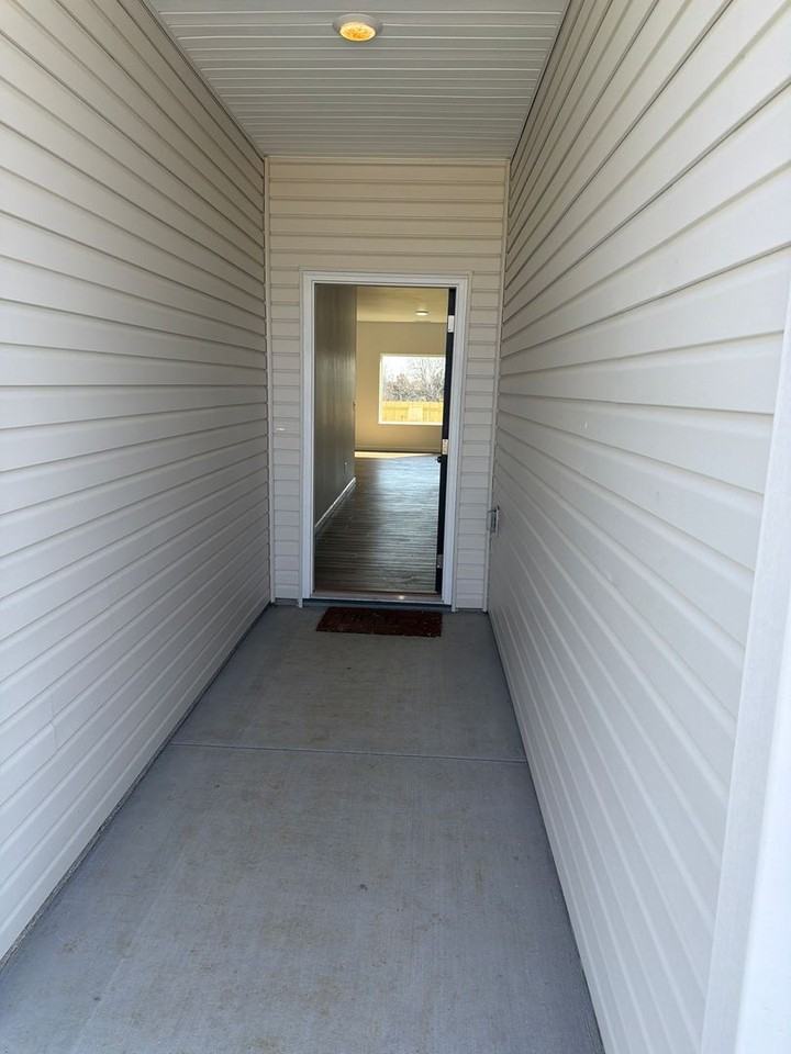 1048 Amherst Cir - Photo 2 of 16