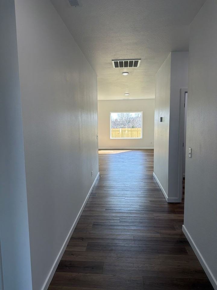 1048 Amherst Cir - Photo 3 of 16