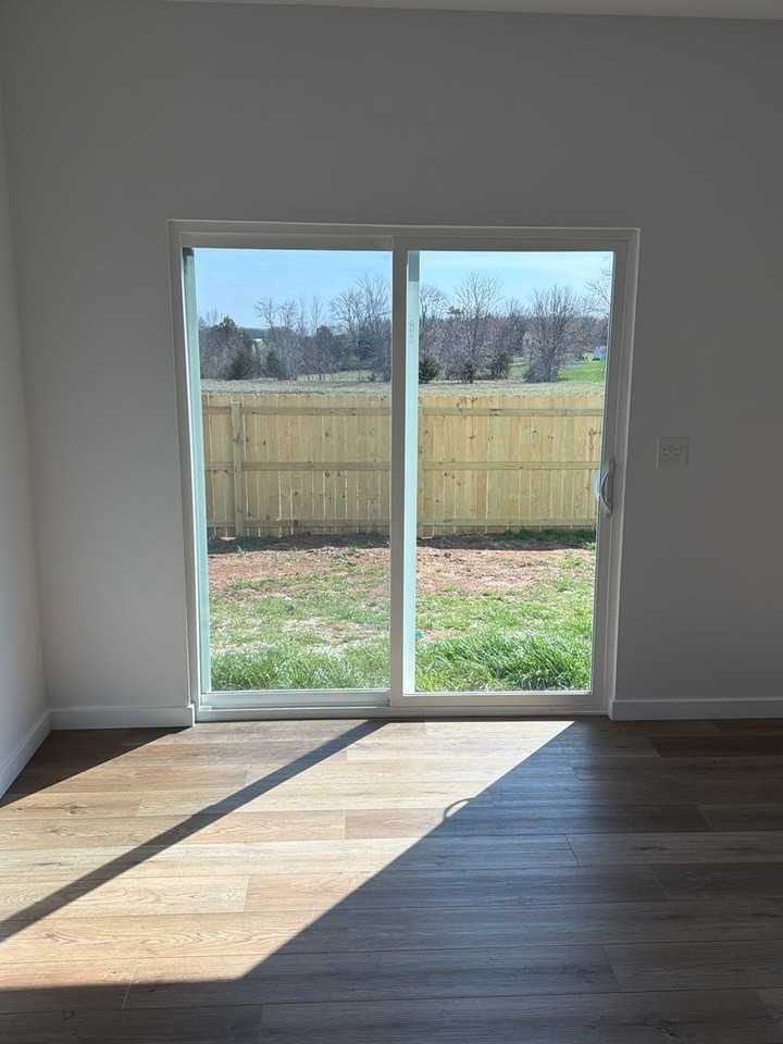 1048 Amherst Cir - Photo 5 of 16