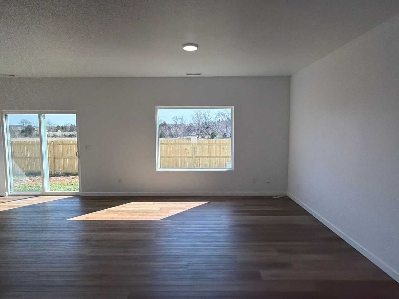 1048 Amherst Cir - Photo 6 of 16