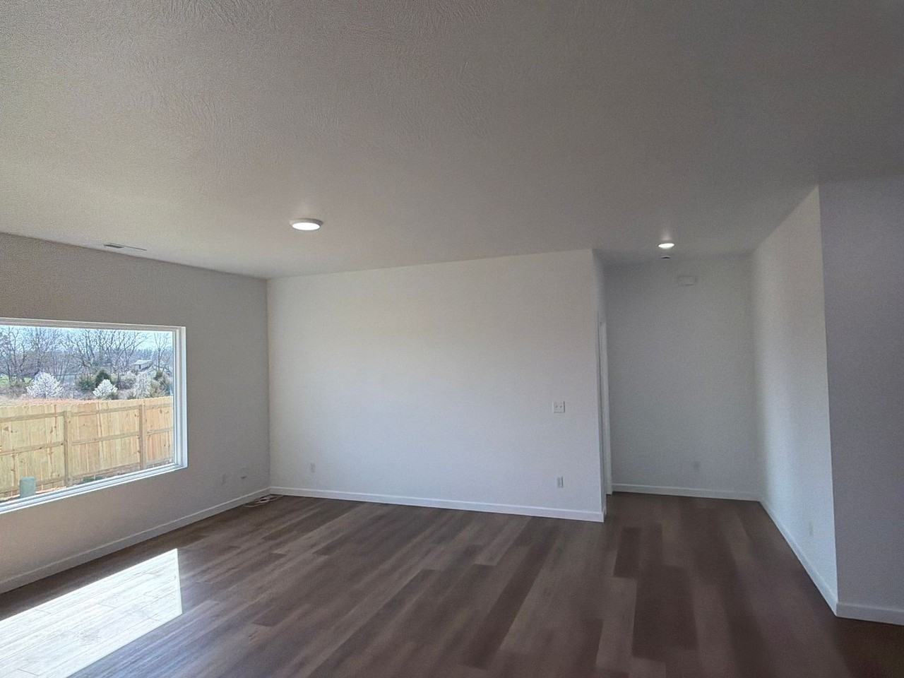 1048 Amherst Cir - Photo 7 of 16