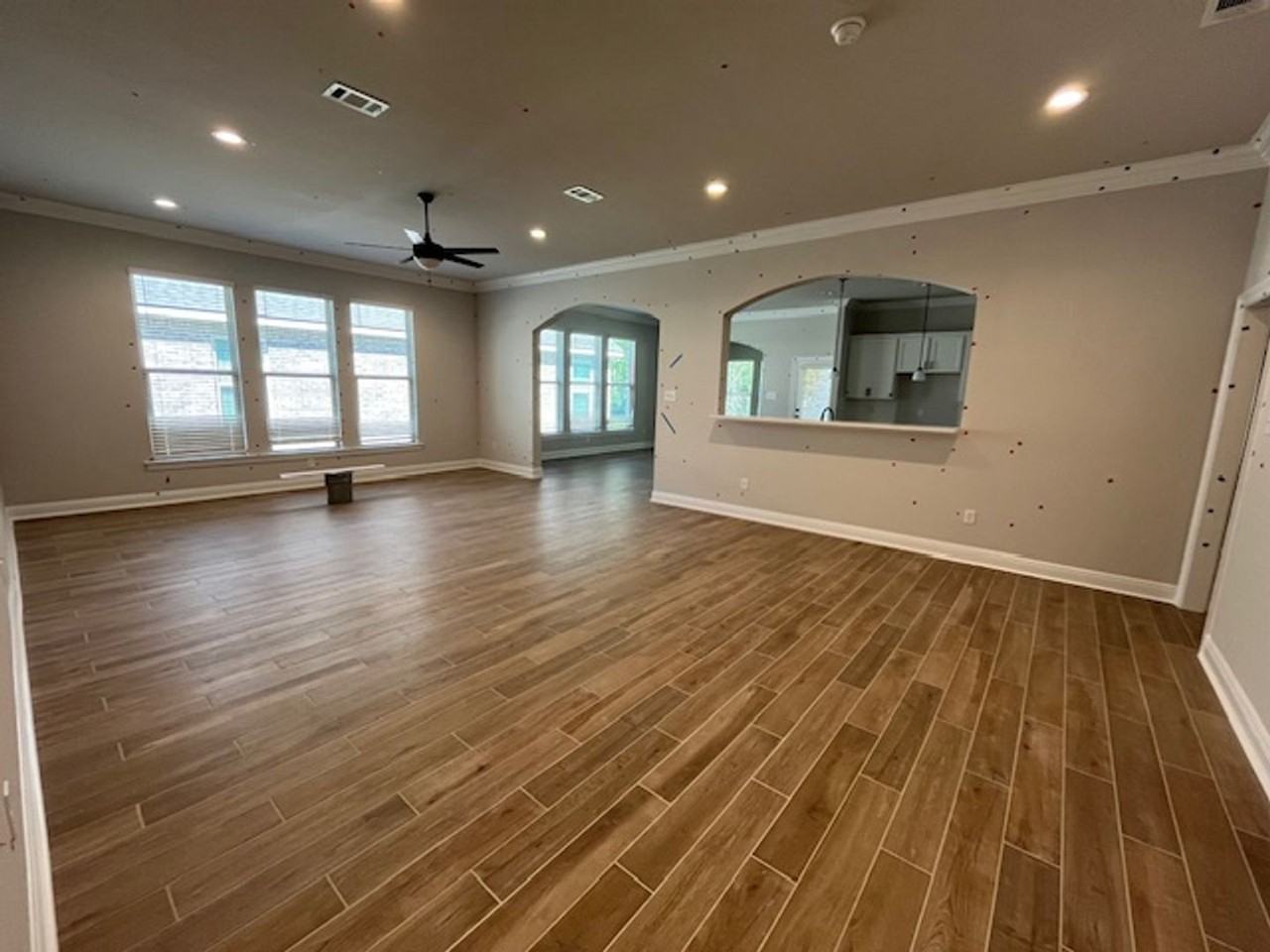 115 Constellation Ave - Photo 2 of 11