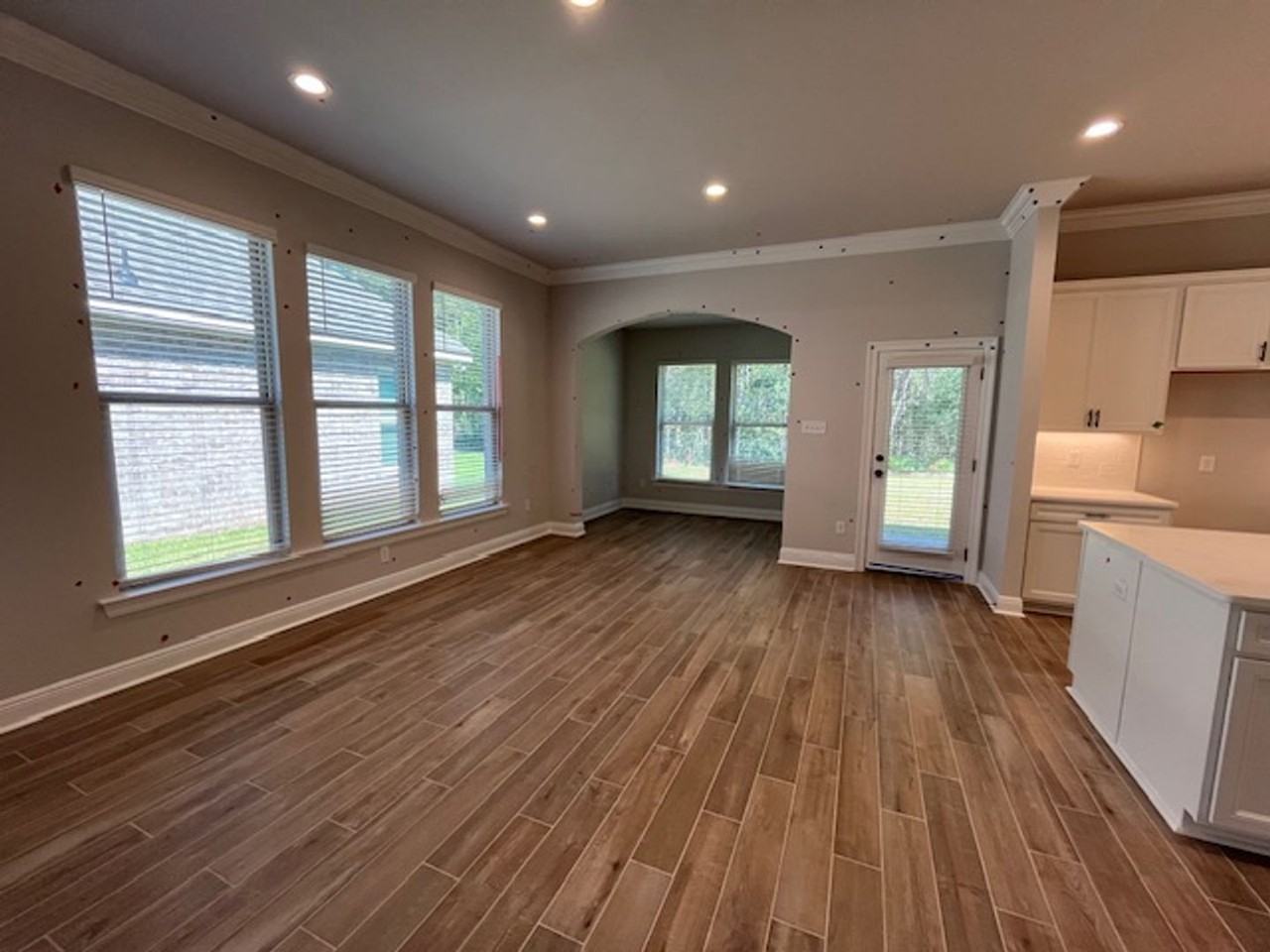 115 Constellation Ave - Photo 3 of 11