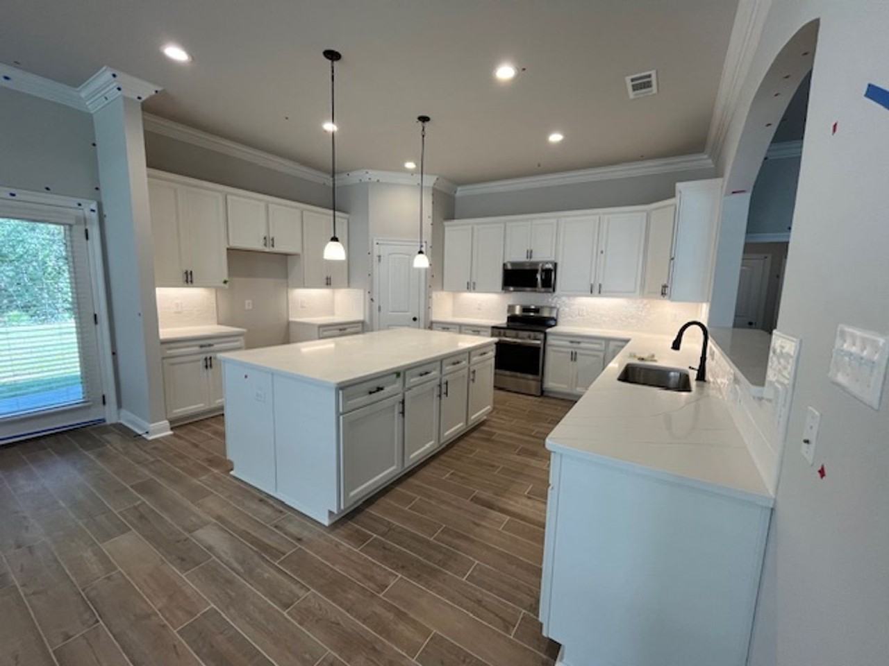 115 Constellation Ave - Photo 4 of 11