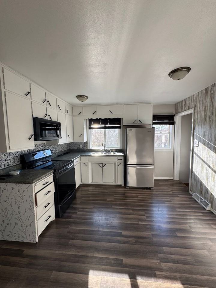 113 Pleasant Dr - Photo 3 of 8