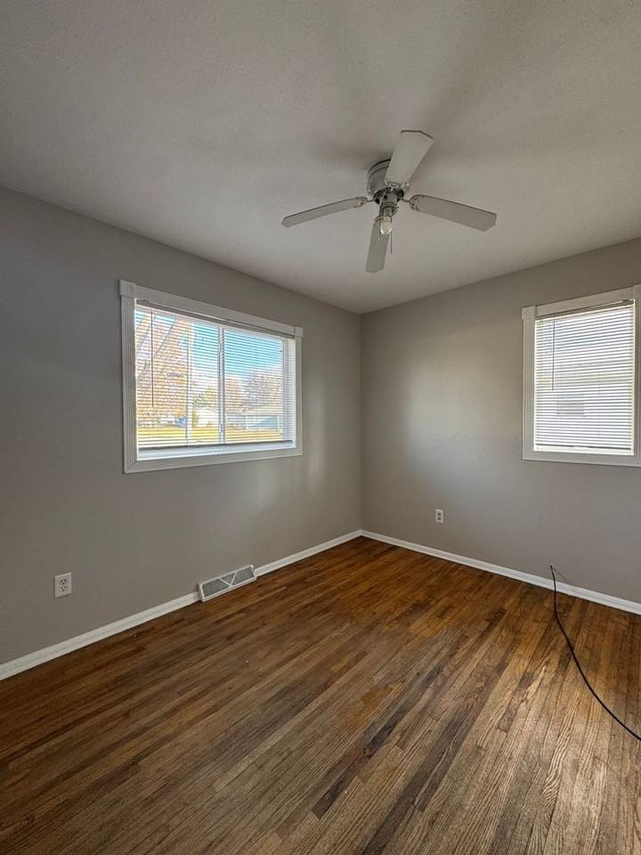 113 Pleasant Dr - Photo 5 of 8