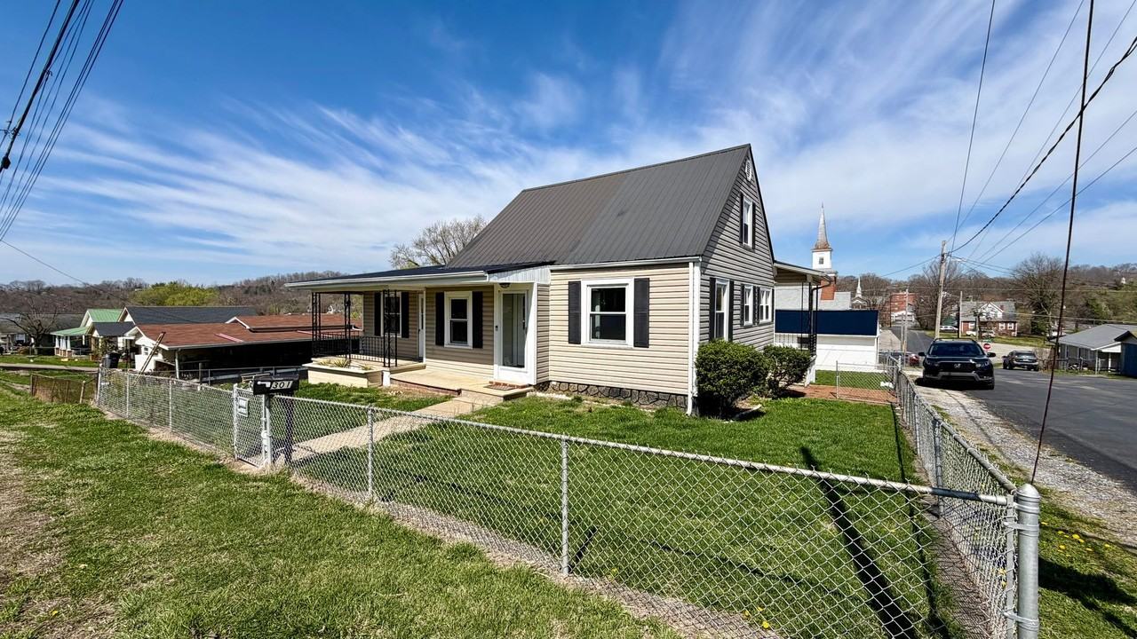 301 Lynn Ave - Photo 2 of 25