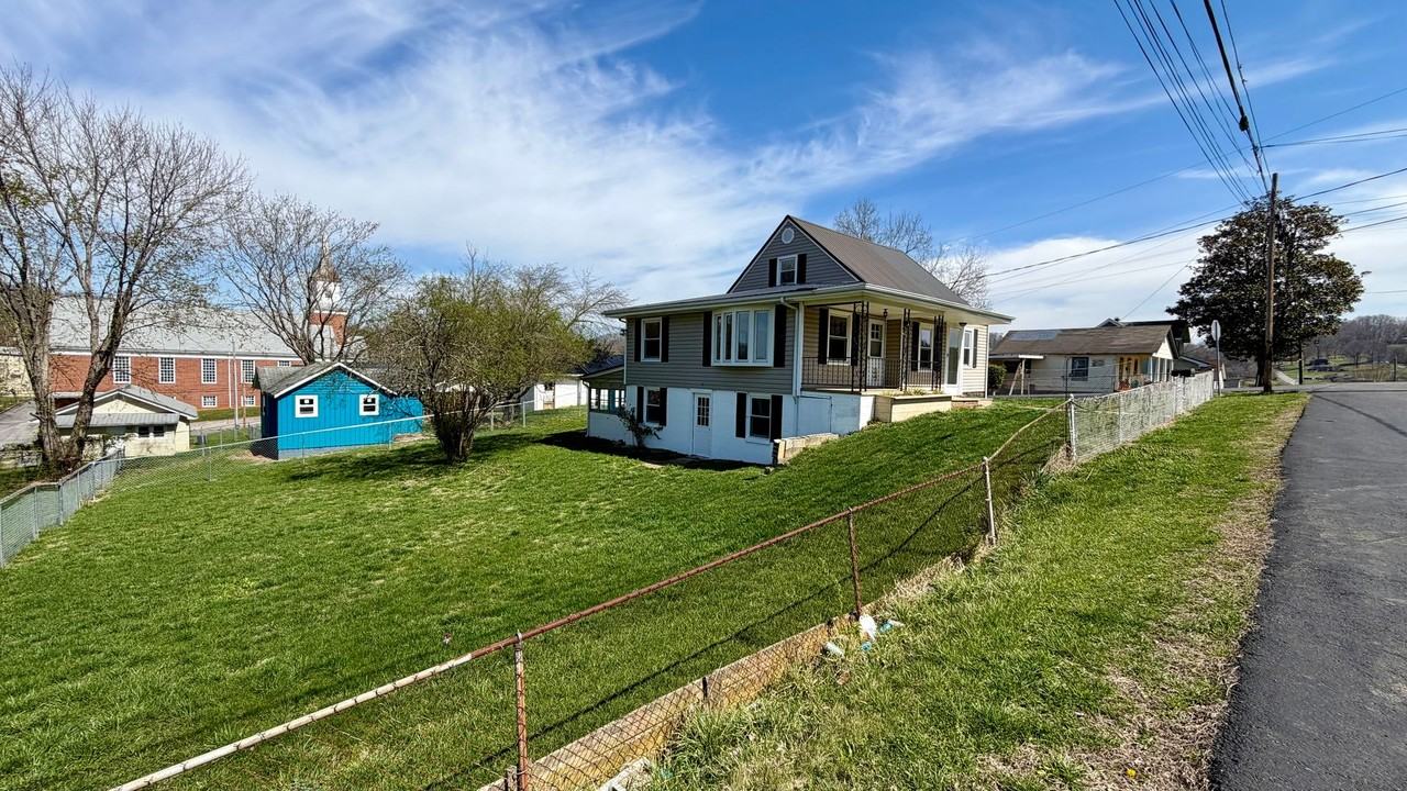 301 Lynn Ave - Photo 3 of 25