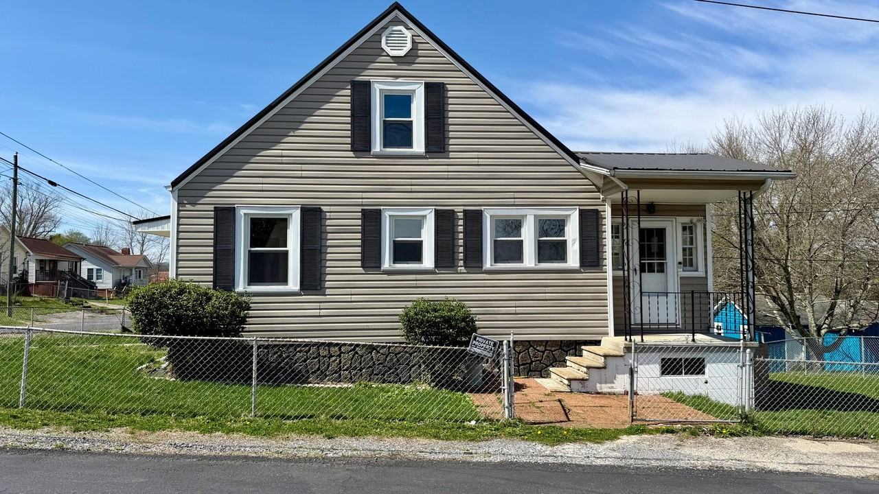 301 Lynn Ave - Photo 4 of 25