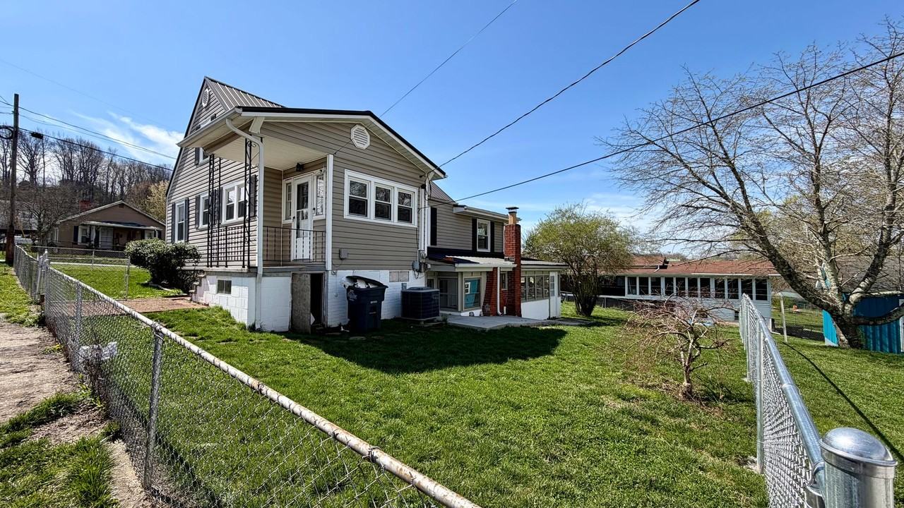 301 Lynn Ave - Photo 5 of 25