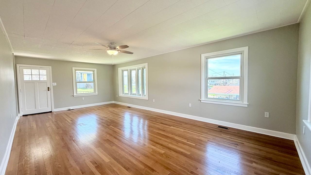 301 Lynn Ave - Photo 6 of 25