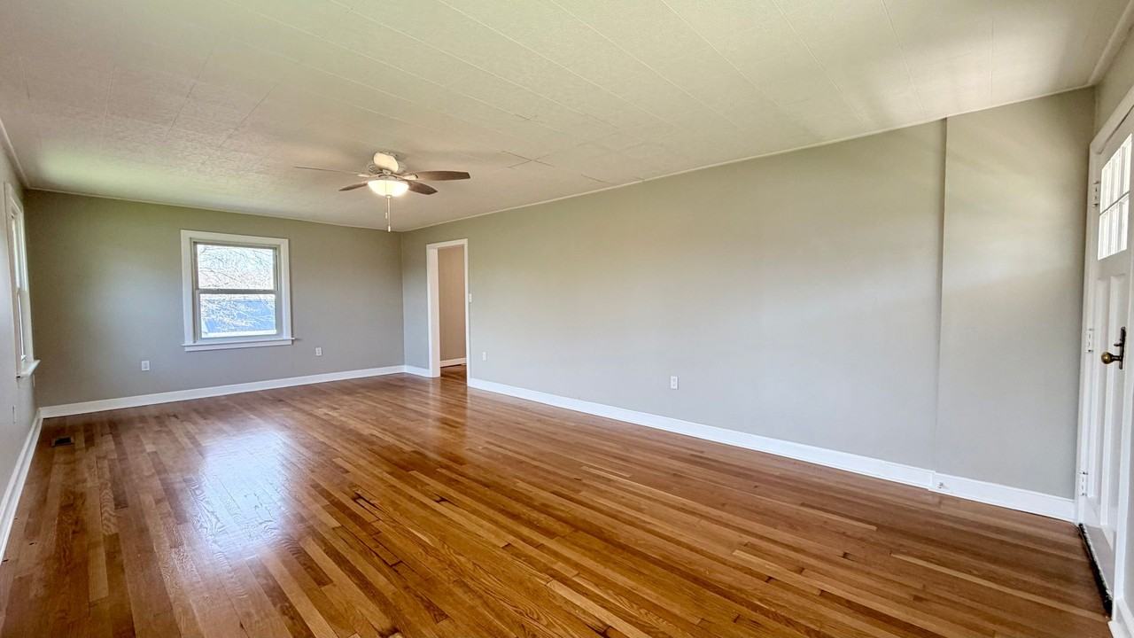 301 Lynn Ave - Photo 7 of 25