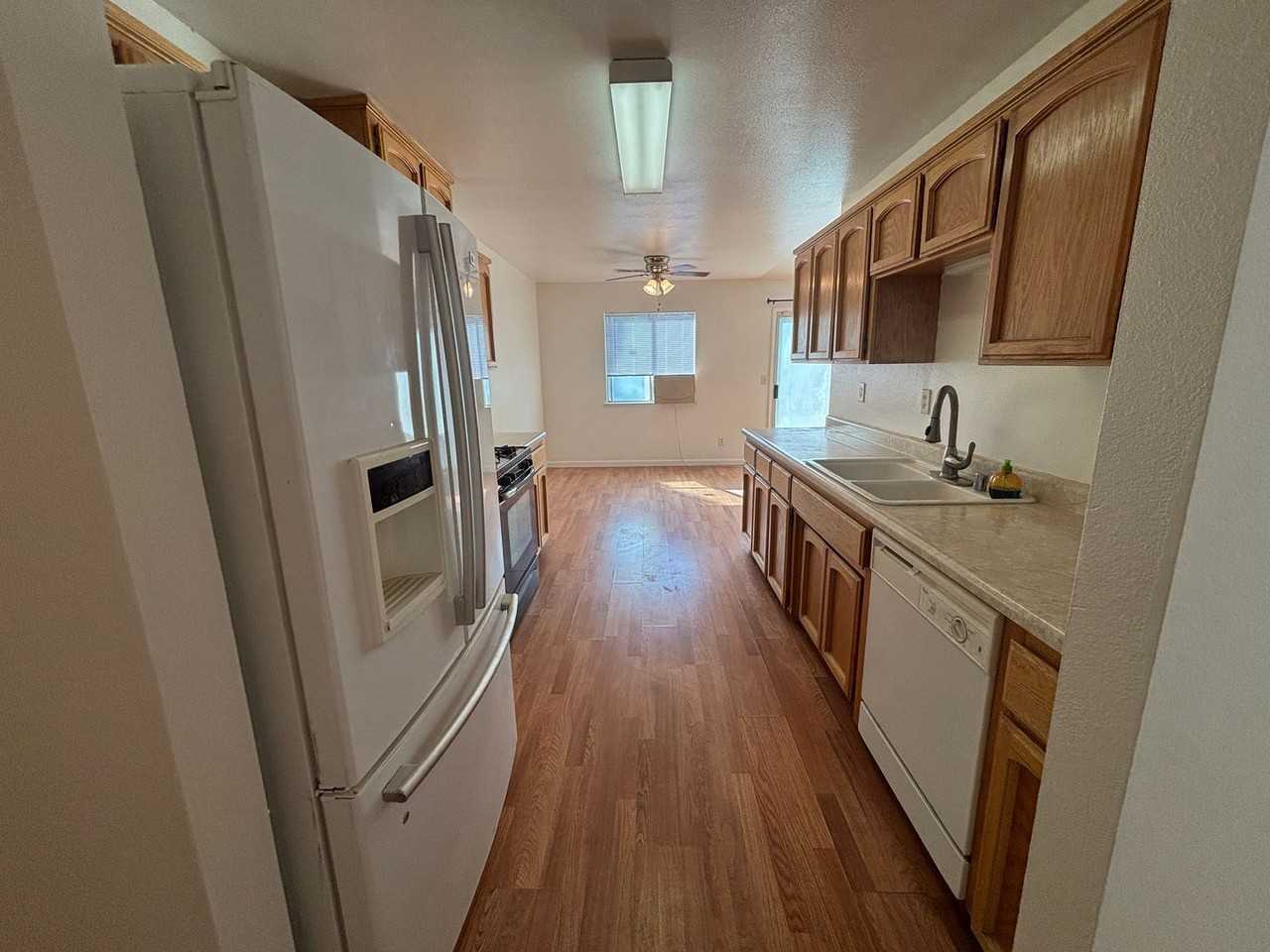 813 Morton Ave - Photo 5 of 19