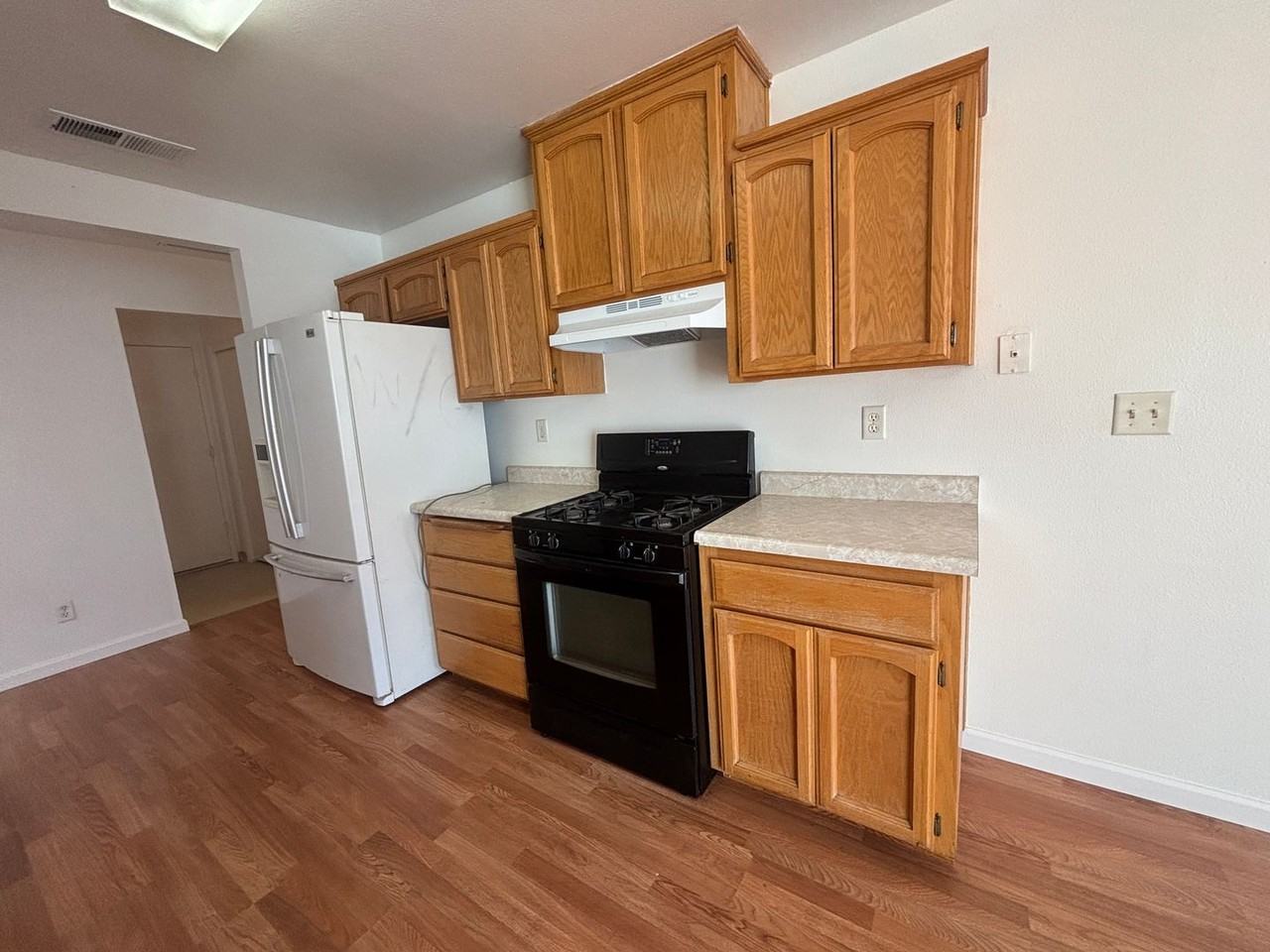 813 Morton Ave - Photo 6 of 19