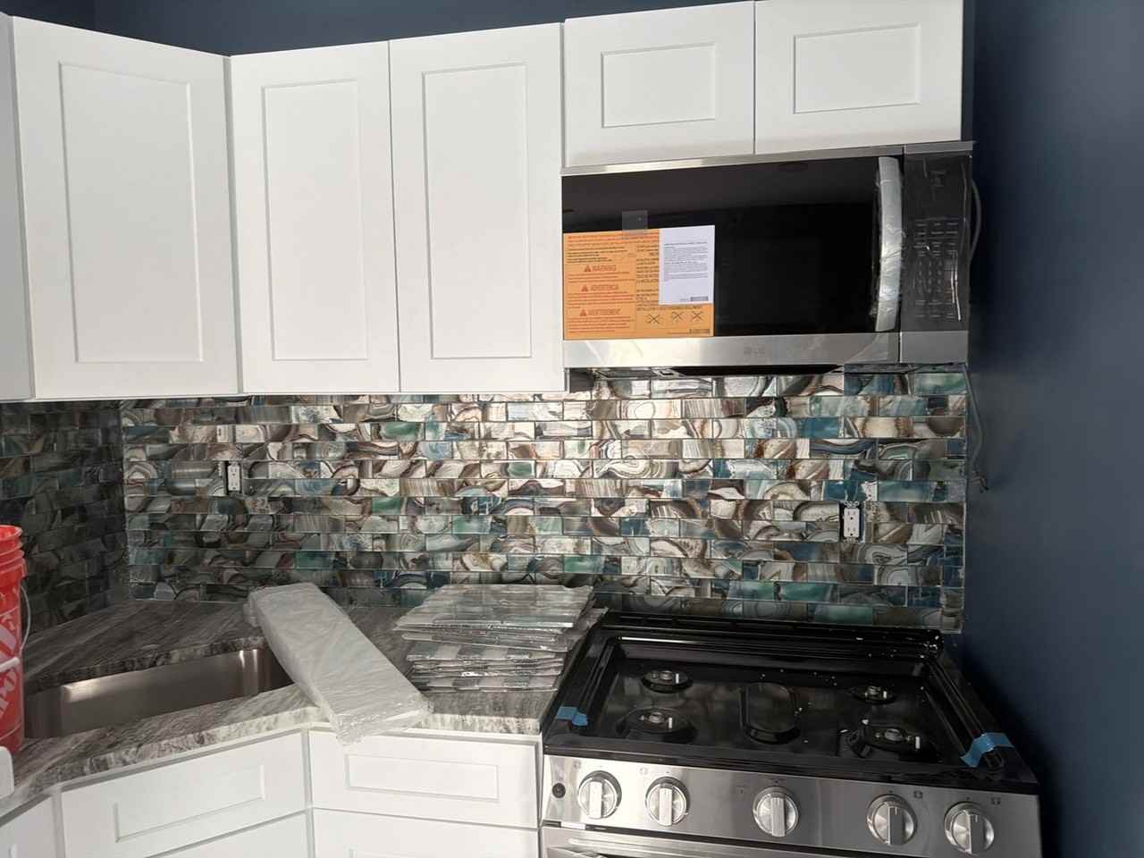 566 Hawthorne Ave - Photo 4 of 6