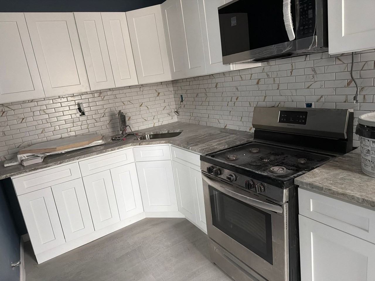 566 Hawthorne Ave - Photo 5 of 6