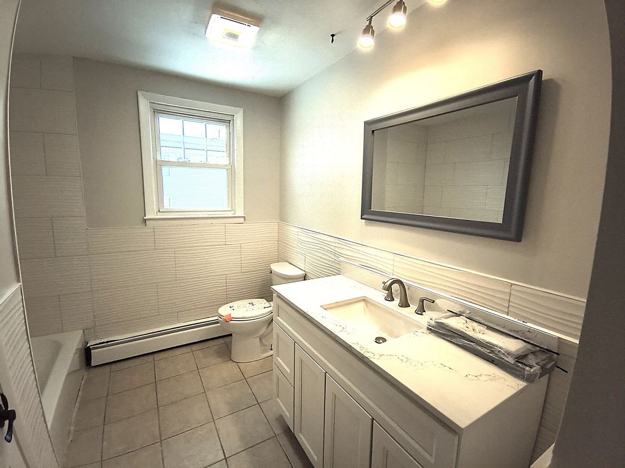 48 Tiffany St - Photo 6 of 18