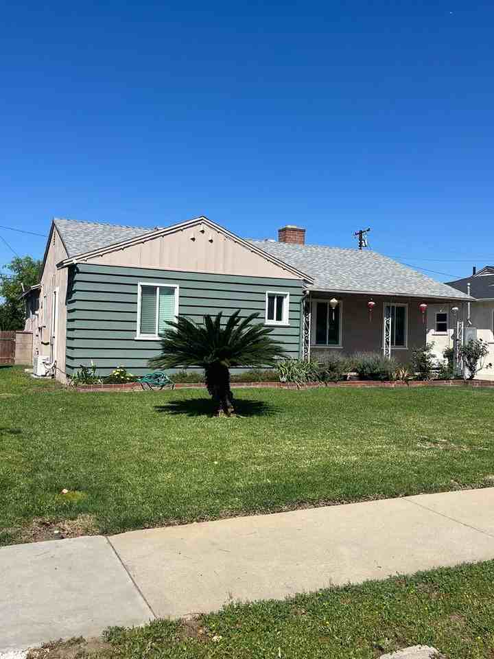 817 S 10th St - Photo 3 of 49