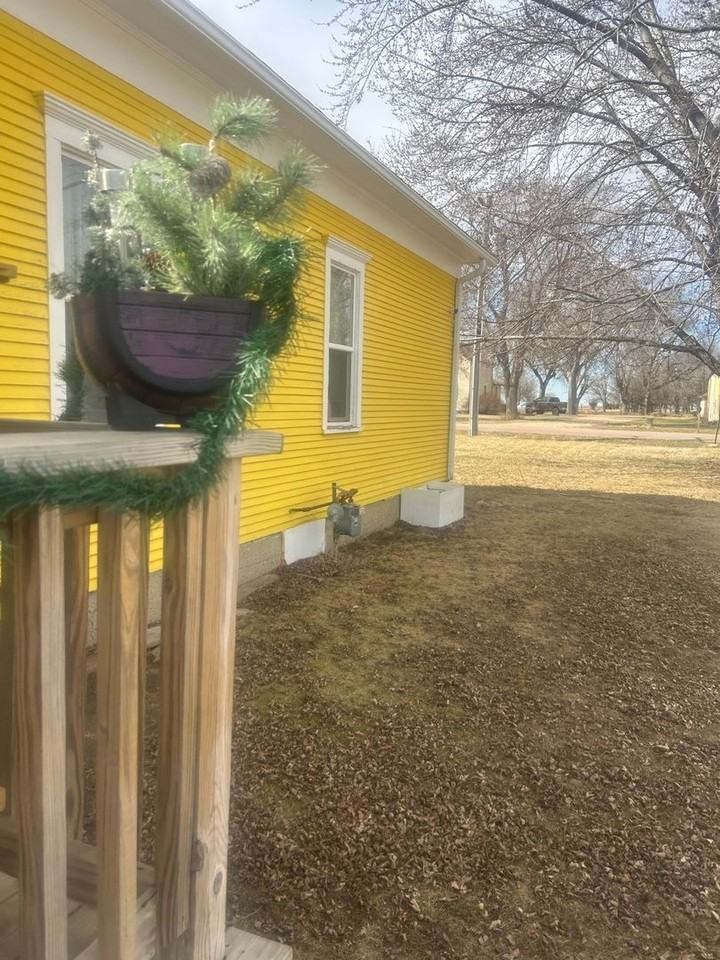 411 Stafford St - Photo 7 of 11