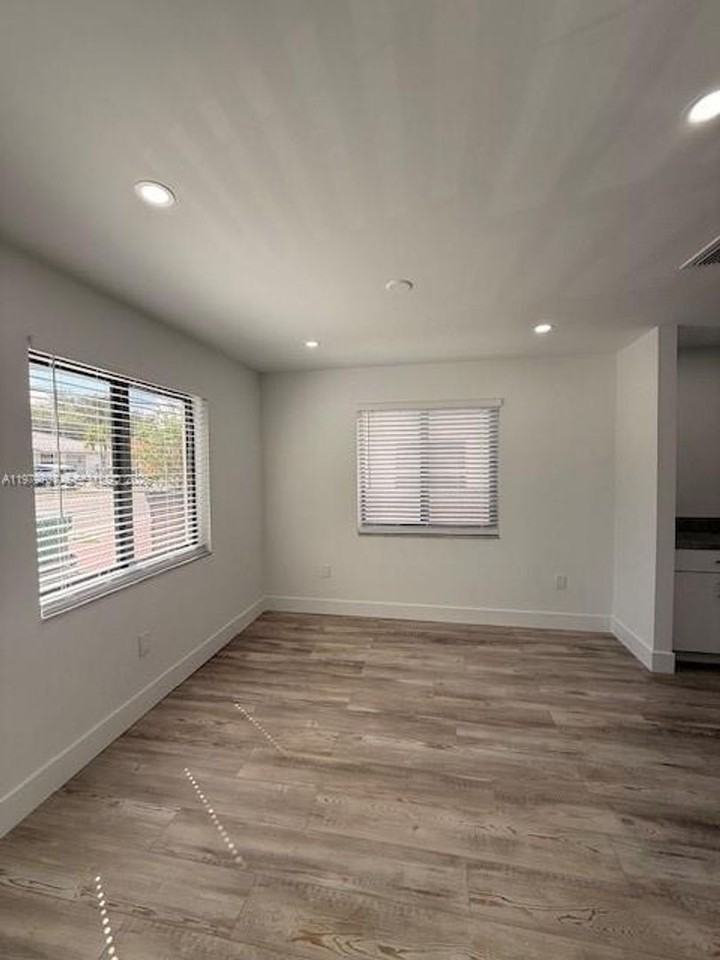 3609 Sw 27th St - Photo 5 of 16