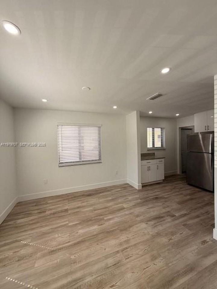3609 Sw 27th St - Photo 6 of 16