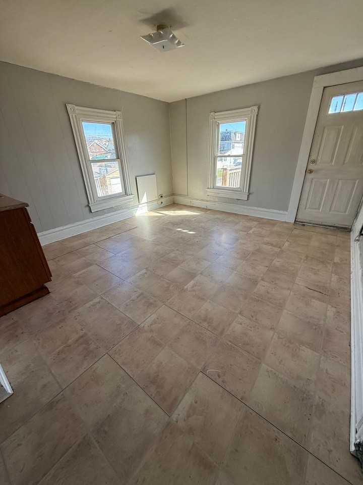 1001 Caldwell Ave - Photo 2 of 7