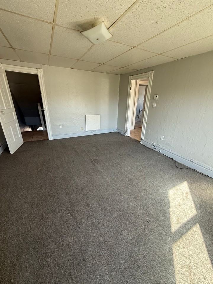 1001 Caldwell Ave - Photo 4 of 7