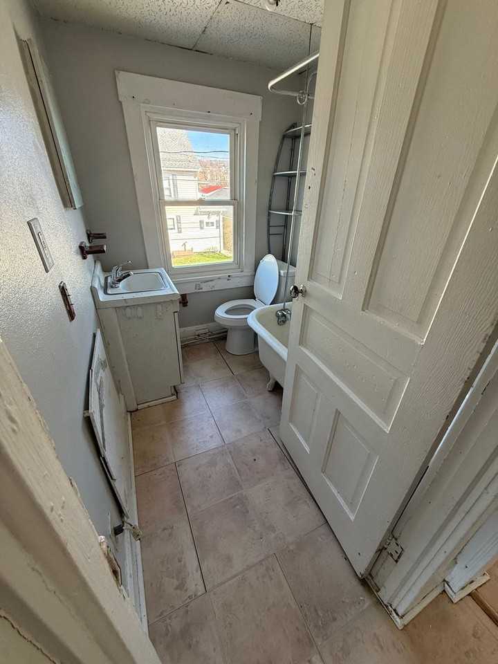 1001 Caldwell Ave - Photo 7 of 7