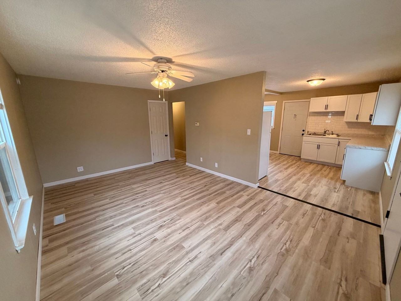 713 Riverside St Nw - Photo 2 of 8