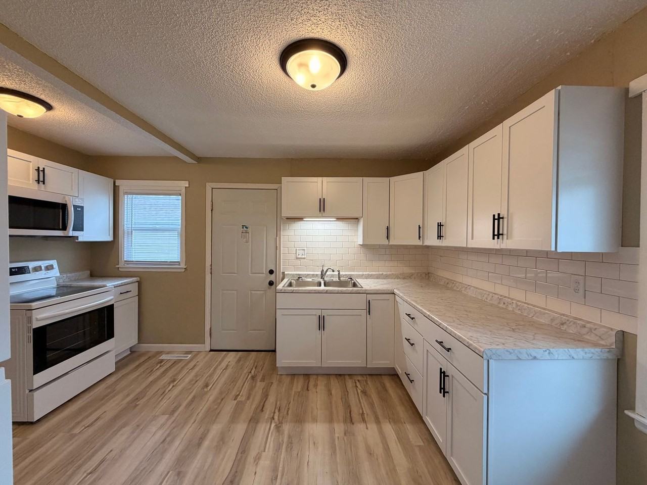 713 Riverside St Nw - Photo 3 of 8