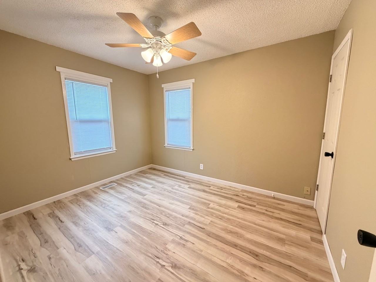 713 Riverside St Nw - Photo 7 of 8