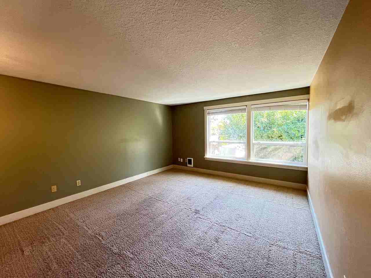 1739 Se Harold St - Photo 4 of 16