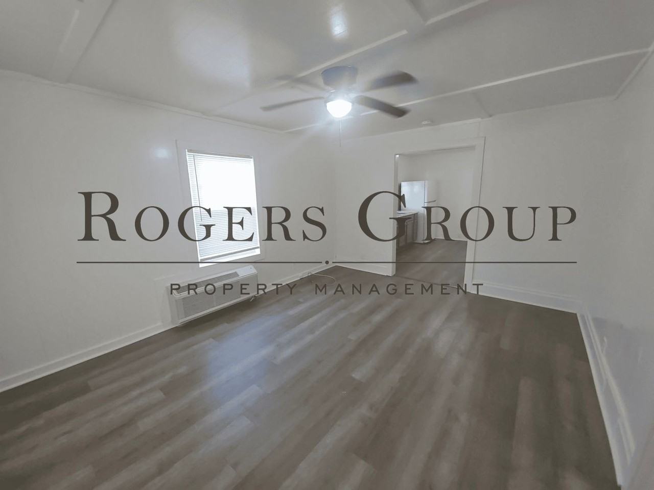 746 Southerland St - Photo 3 of 11