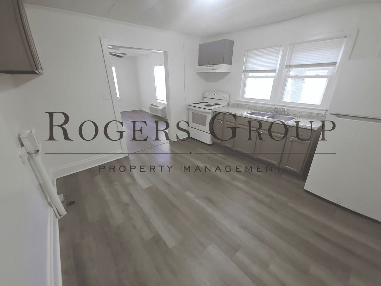 746 Southerland St - Photo 5 of 11