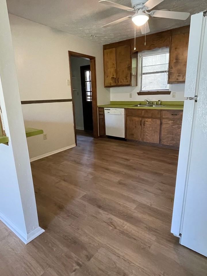 330 Edgewood Dr - Photo 7 of 14